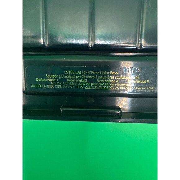 Estée Lauder Pure Color Envy Sculpting Eyeshadow Palette With Applicator Defiant - Picture 2 of 3